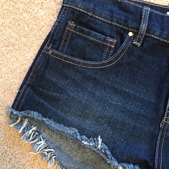 Bullhead High Rise Denim Shorts Womens Size 26 Blue Dark Wash Button Fly Raw Hem - Picture 3 of 12